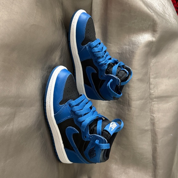 Kids 11c Jordan Retro High OG in Dark Marina Blue and Black - Picture 6 of 10